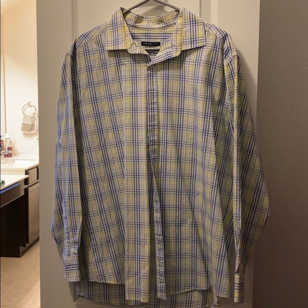 2 Men’s slim fit Van Heusen dress shirts, XL